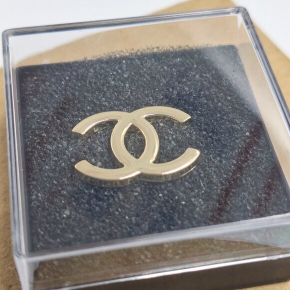 Vintage CHANEL tie tack lapel pin gold men’s jewelry women's black dress - Picture 8 of 10